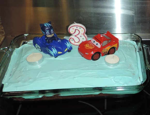 15 cars cake