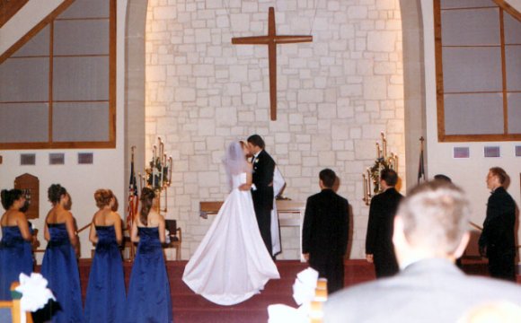 ceremony kiss - becca nate