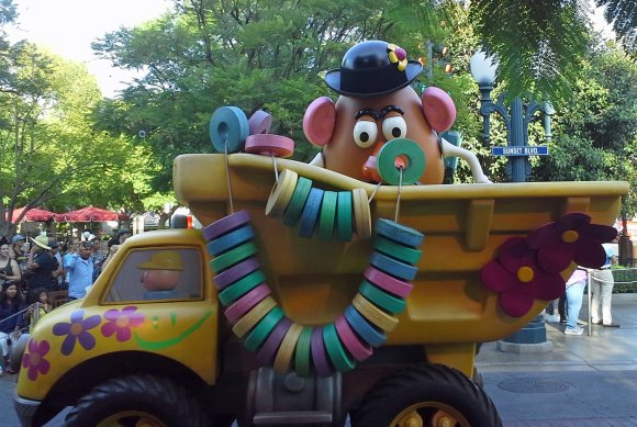 08 20 parade potato head