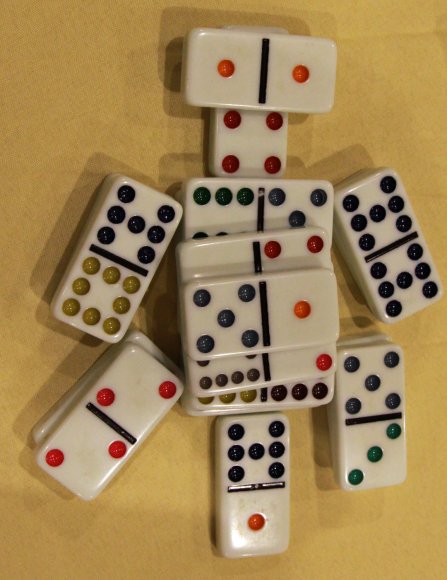 11 domino robot