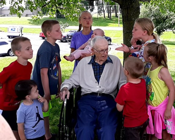 12 great grands kiss