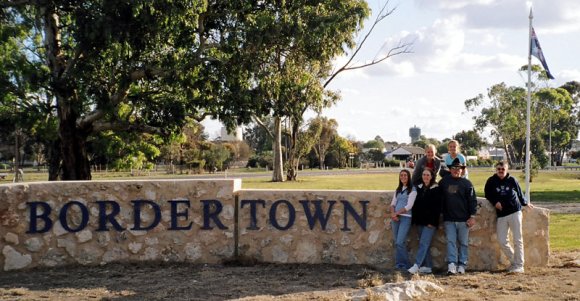 12 bordertown sign_2