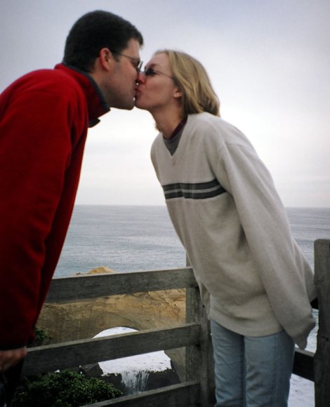 14 great ocean road arch kiss