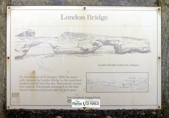 14 great ocean road london bridge sign2