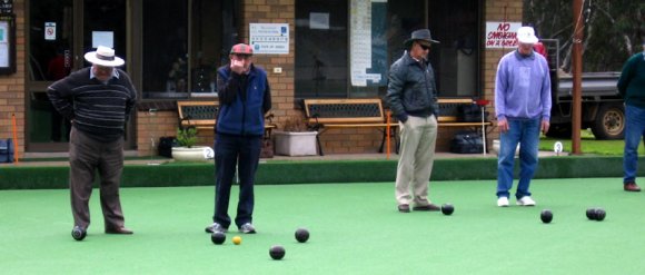 13 lawn bowling2