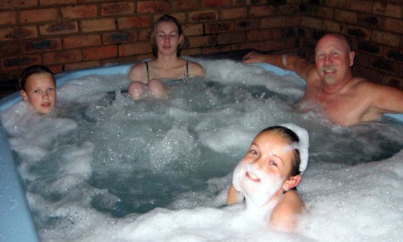 13 warrnambool hot tub kirsten becca alayna donald