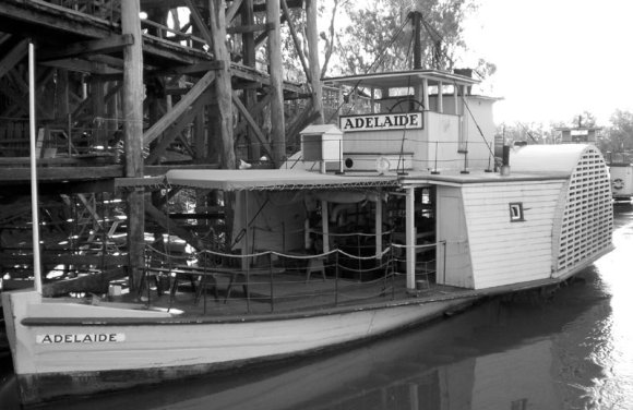 17 echuca adelaide oldest paddle steamer bw