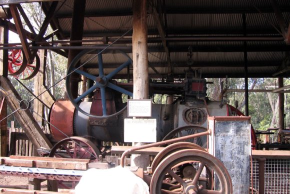 17 echuca old equipment0