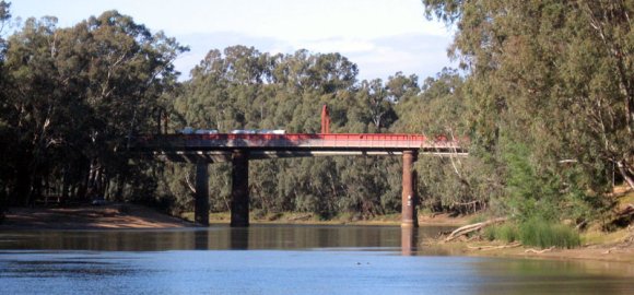 17 echuca paddle boat bridge