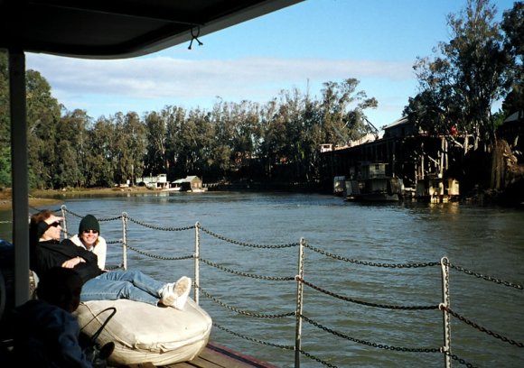 17 echuca paddle boat carol becca