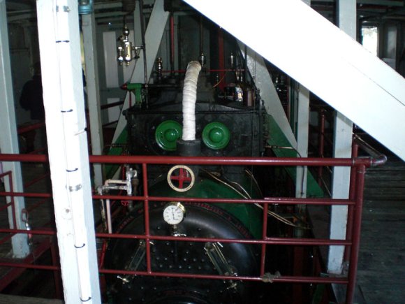 17 echuca paddle boat steam engine