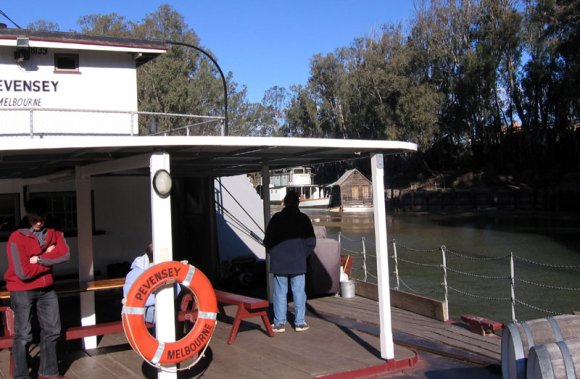 17 echuca paddle boat01