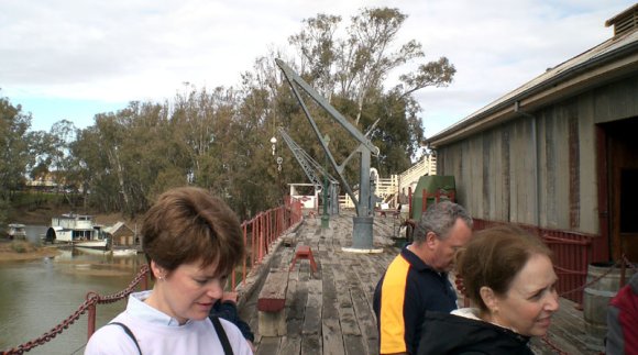 17 echuca wharf crane