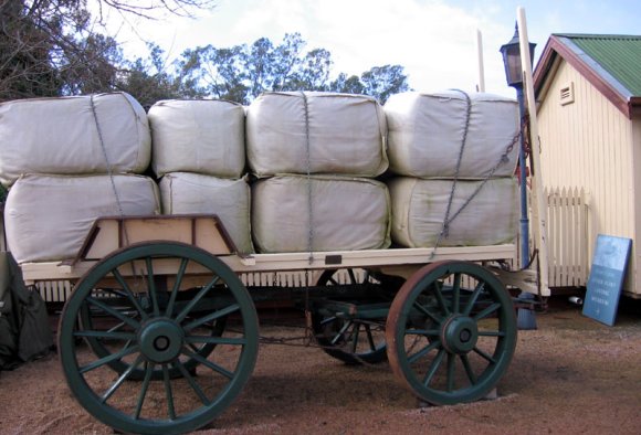 17 echuca wool bales