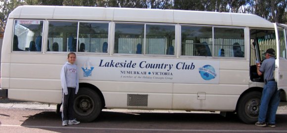 17 echuca bus alayna