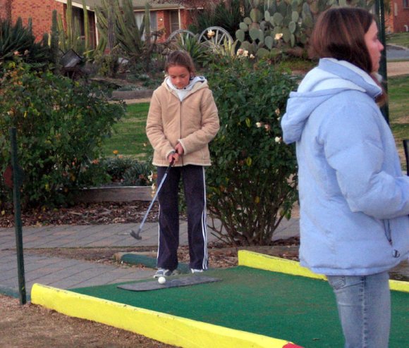 17 numurkah minigolf alayna