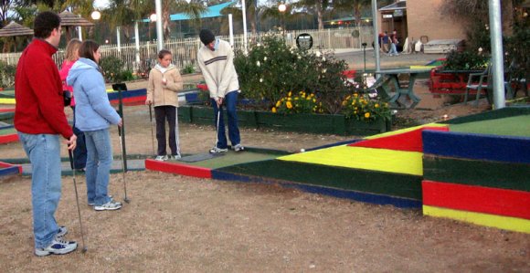 17 numurkah minigolf becca