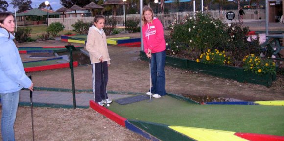 17 numurkah minigolf kirsten tee