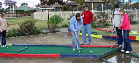 17 numurkah minigolf lisa putt