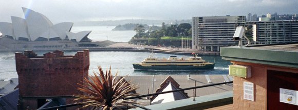 20 Sydney opera house boat