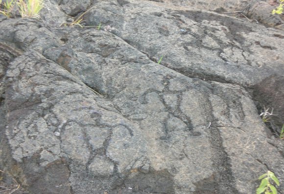 22 petroglyph man group2