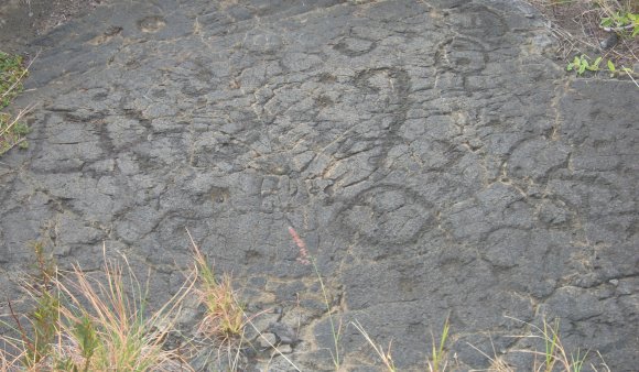 26 petroglyph holes4