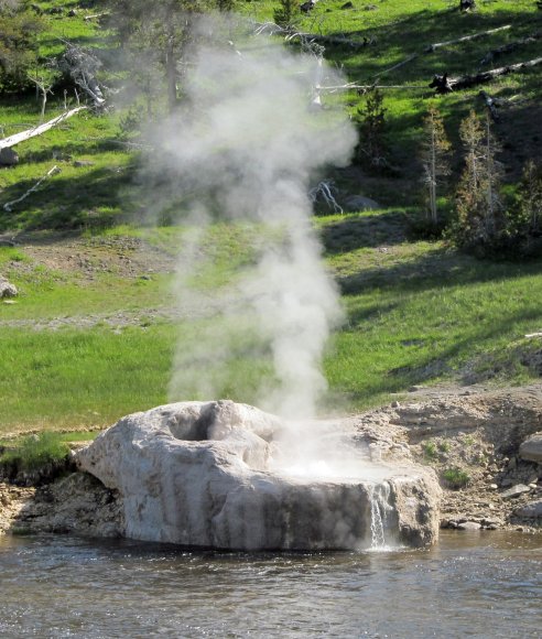 31 riverside geyser in overflow